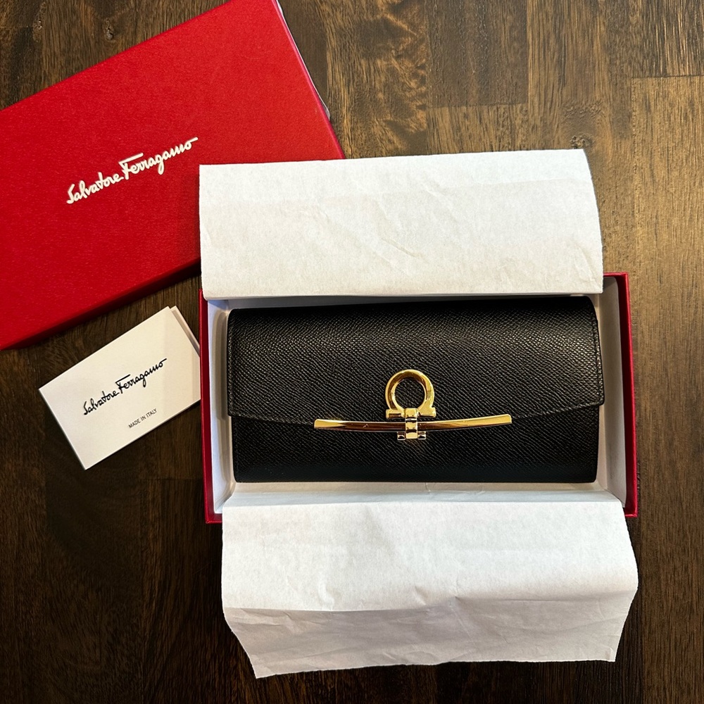 Salvatore Ferragamo Gancini Continental Wallet Black
